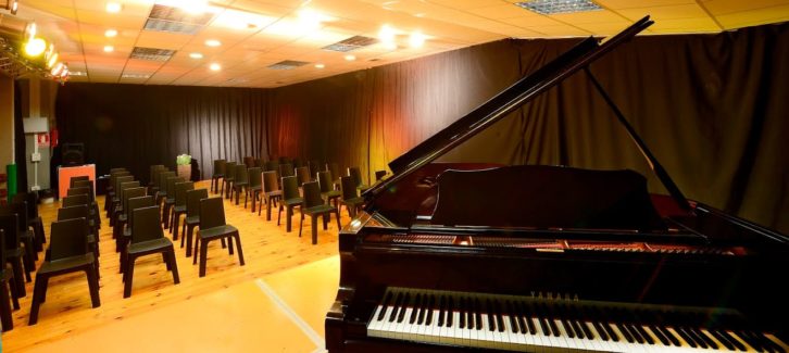 catuxa-pontevedra-galeria-aulas12-tecnologia-musical-steinberg-cubase-nuendo-waves-audio-mayeusis-composición-canto-piano-jazz-vigo-conservatorio-mayeusis-superior-galicia-formacion