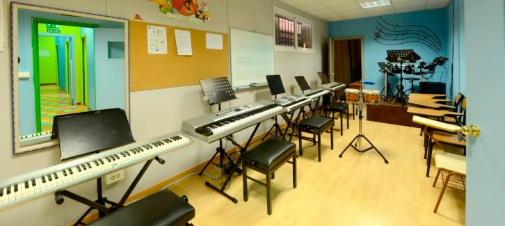 pintevedra-galeria10-aulas-tecnologia-musical-steinberg-cubase-nuendo-waves-audio-mayeusis-composición-canto-piano-jazz-vigo-conservatorio-mayeusis-superior-galicia-formacion