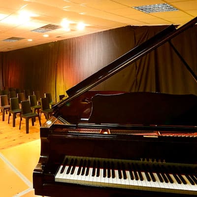 pontevedra-centralmedio-aulas-tecnologia-musical-steinberg-cubase-nuendo-waves-audio-mayeusis-composición-canto-piano-jazz-vigo-conservatorio-mayeusis-superior-galicia-formacion